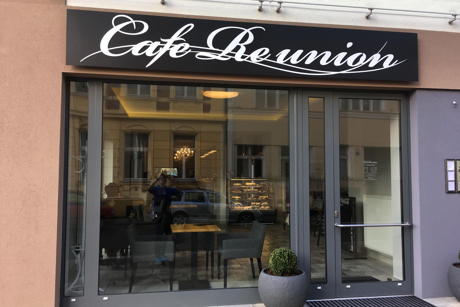 Cafe Reunion