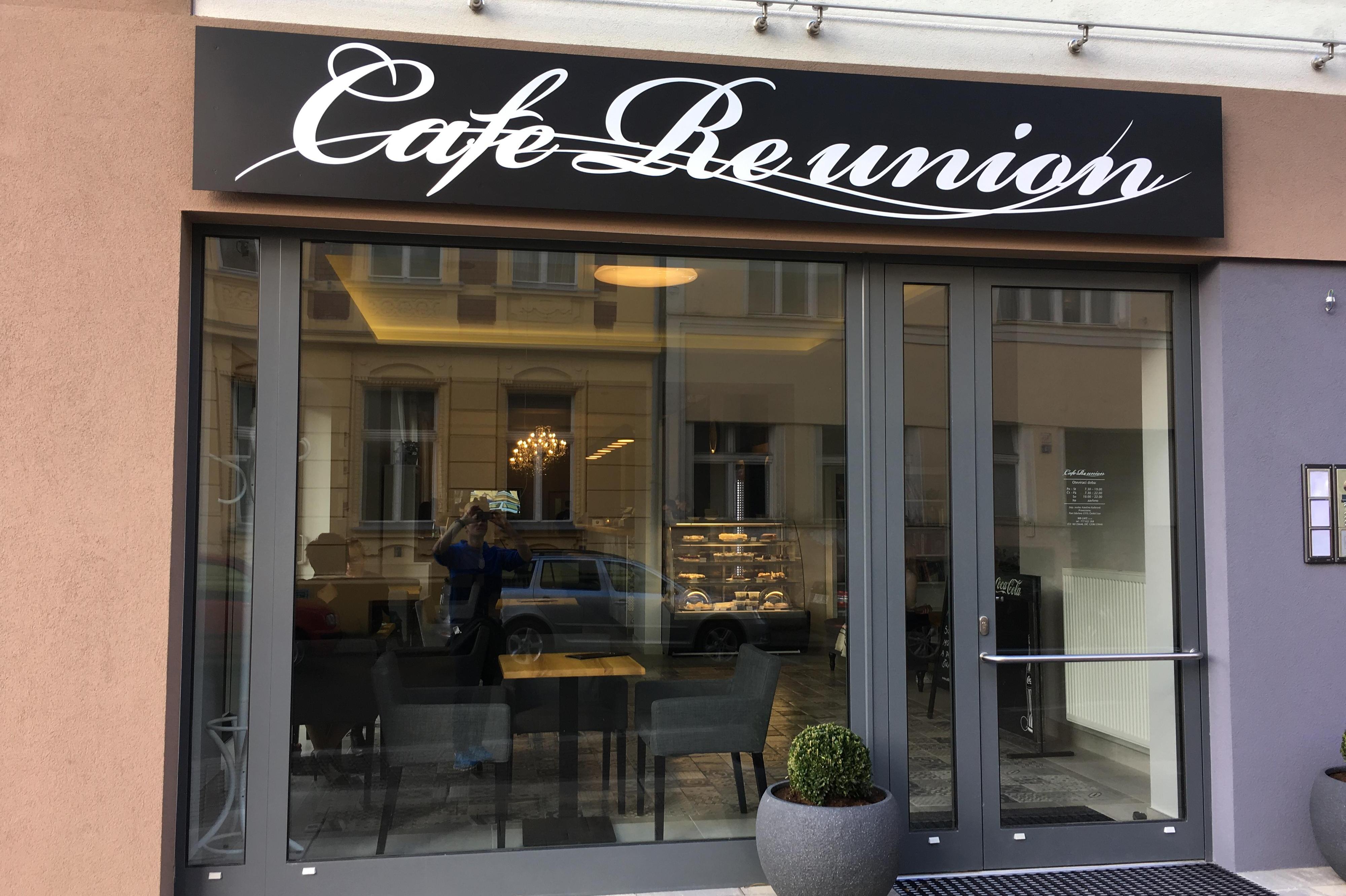 Cafe Reunion